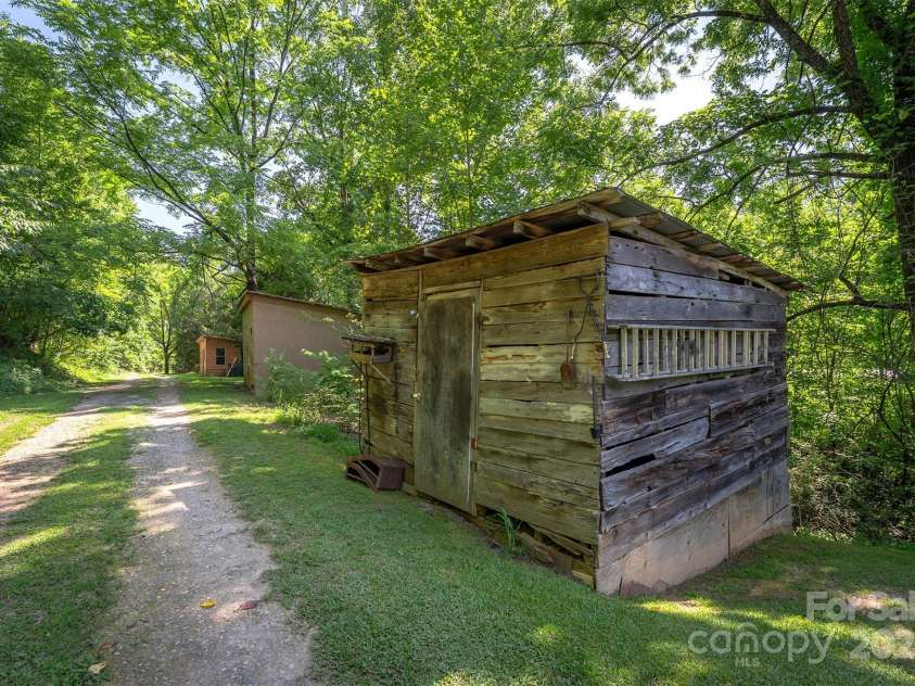 41 Crosscut Drive, Marion, NC 28752.  MLS# CAR4273691, YatesRealty ID 26779. 