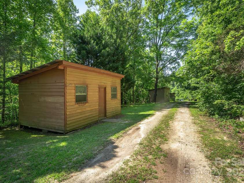 41 Crosscut Drive, Marion, NC 28752.  MLS# CAR4273691, YatesRealty ID 26779. 