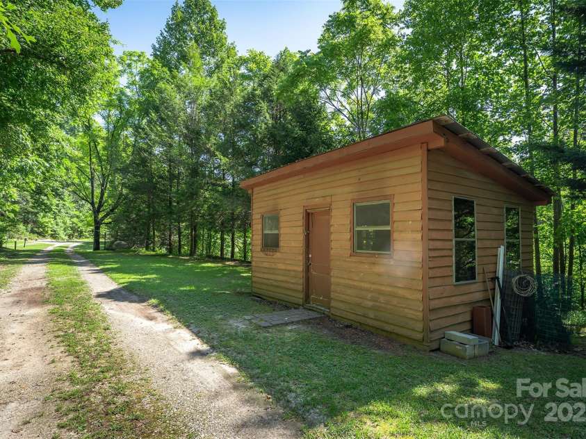 41 Crosscut Drive, Marion, NC 28752.  MLS# CAR4273691, YatesRealty ID 26779. 