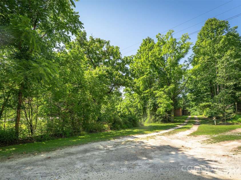 41 Crosscut Drive, Marion, NC 28752.  MLS# CAR4273691, YatesRealty ID 26779. 