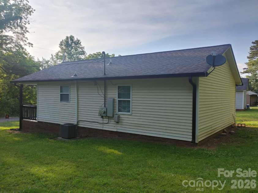 702 Harmon Road, Kings Mountain, NC 28086.  MLS# CAR4387451, YatesRealty ID 26779. 