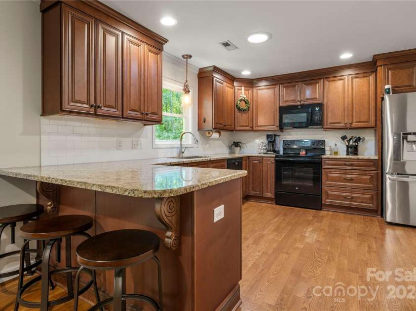 1447 London Drive, Rock Hill, SC 29732.  MLS# CAR4180114, YatesRealty ID 2678. Breakfast Bar