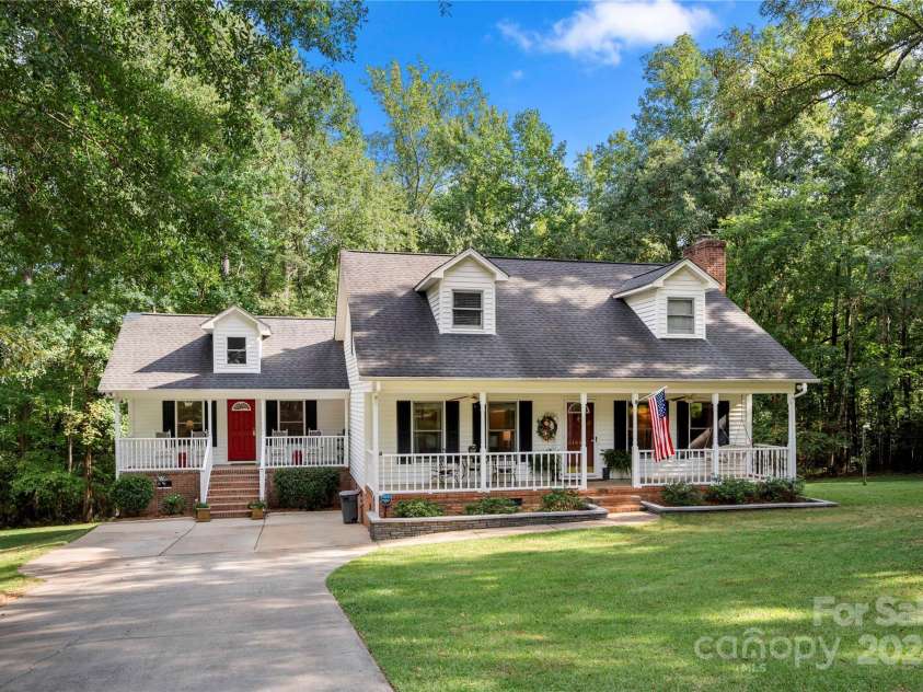 1447 London Drive, Rock Hill, SC 29732.  MLS# CAR4180114, YatesRealty ID 2678. Cozy Home. Quiet Location. No HOA. County Taxes.