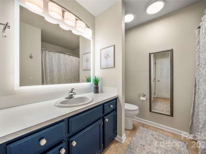 1447 London Drive, Rock Hill, SC 29732.  MLS# CAR4180114, YatesRealty ID 2678. Primary Bath