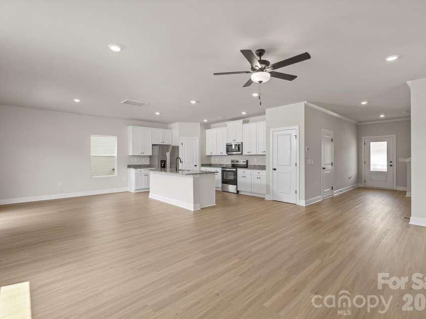 6520 Fairford Drive, Charlotte, NC 28215.  MLS# CAR4387662, YatesRealty ID 26782. 