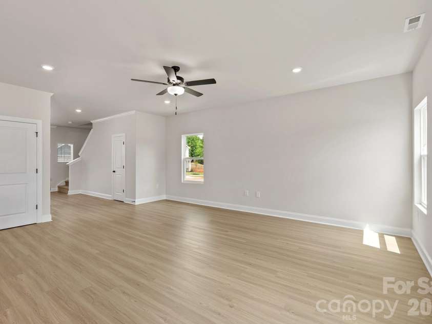 6520 Fairford Drive, Charlotte, NC 28215.  MLS# CAR4387662, YatesRealty ID 26782. 