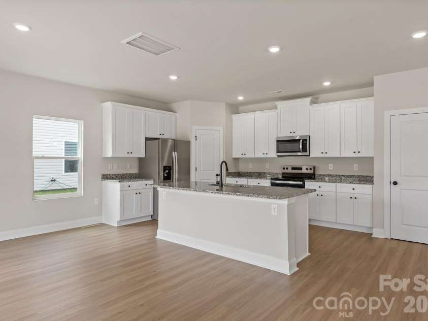 6520 Fairford Drive, Charlotte, NC 28215.  MLS# CAR4387662, YatesRealty ID 26782. 