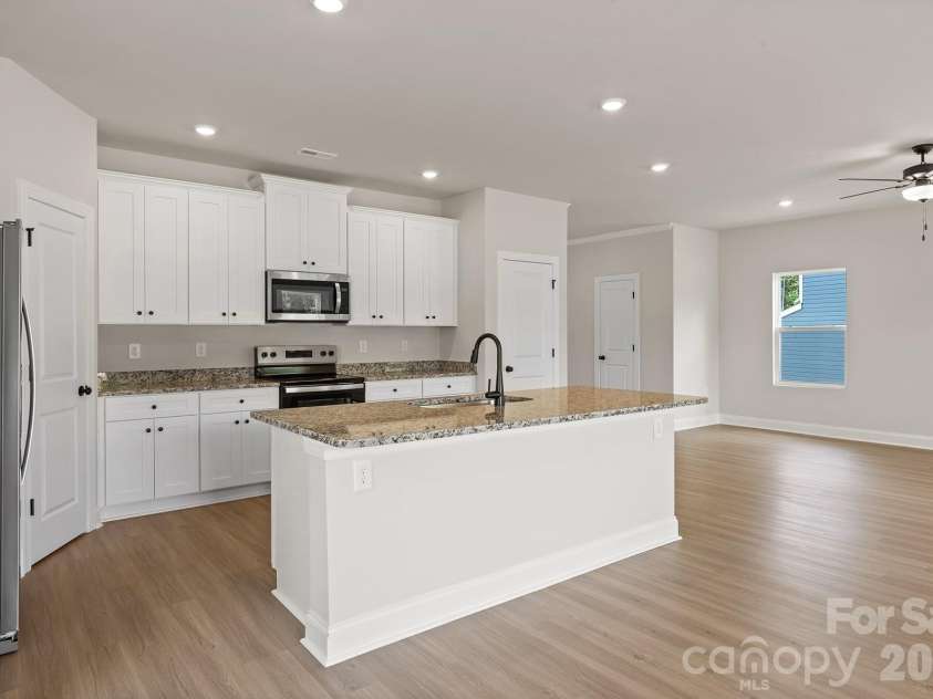 6520 Fairford Drive, Charlotte, NC 28215.  MLS# CAR4387662, YatesRealty ID 26782. 