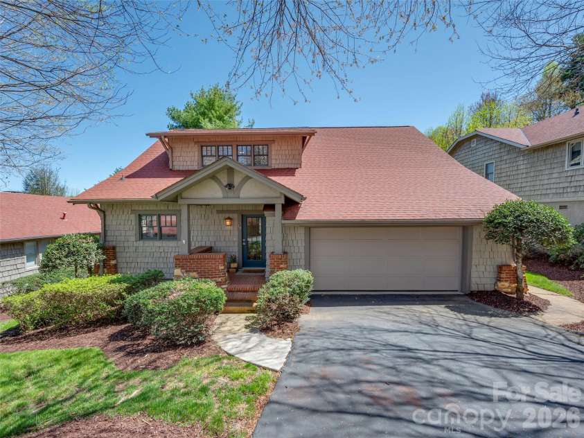 19 Lacoste Drive, Hendersonville, NC 28739.  MLS# CAR4386637, YatesRealty ID 26783. 