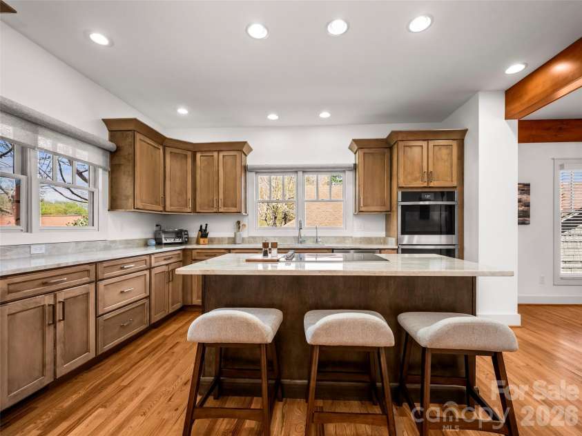 19 Lacoste Drive, Hendersonville, NC 28739.  MLS# CAR4386637, YatesRealty ID 26783. 