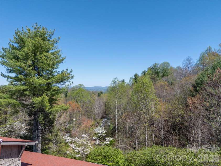 19 Lacoste Drive, Hendersonville, NC 28739.  MLS# CAR4386637, YatesRealty ID 26783. 