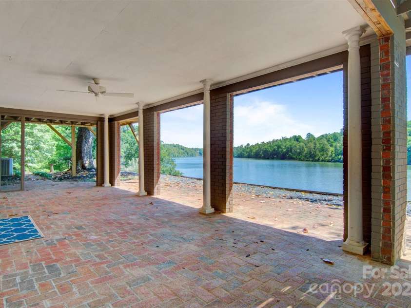 6664 Lake Shore Drive, Hickory, NC 28601.  MLS# CAR4256020, YatesRealty ID 26787. 