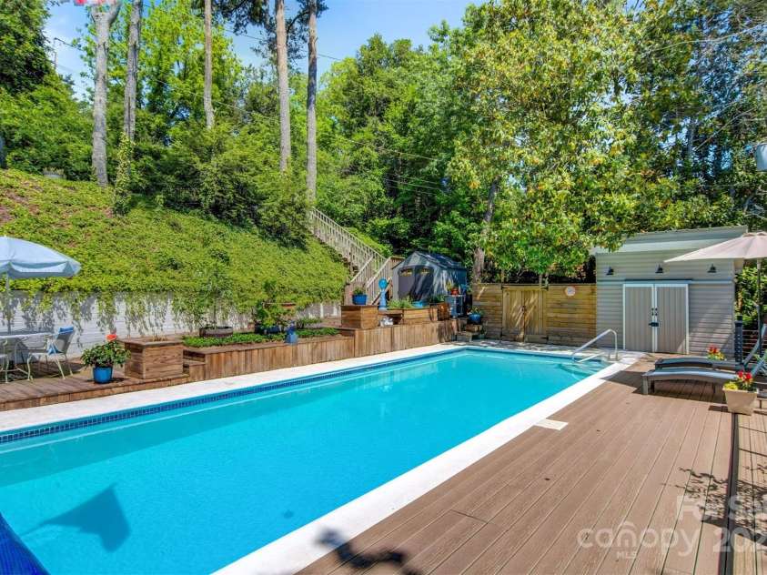 6664 Lake Shore Drive, Hickory, NC 28601.  MLS# CAR4256020, YatesRealty ID 26787. 