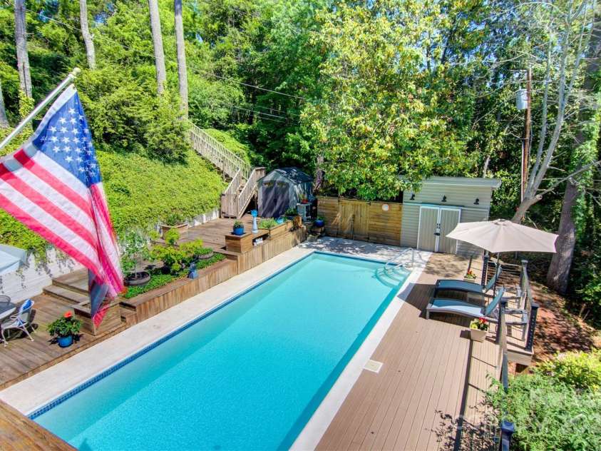 6664 Lake Shore Drive, Hickory, NC 28601.  MLS# CAR4256020, YatesRealty ID 26787. 