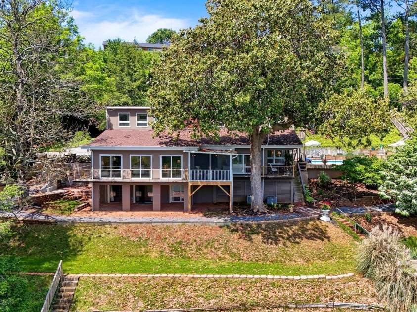6664 Lake Shore Drive, Hickory, NC 28601.  MLS# CAR4256020, YatesRealty ID 26787. 