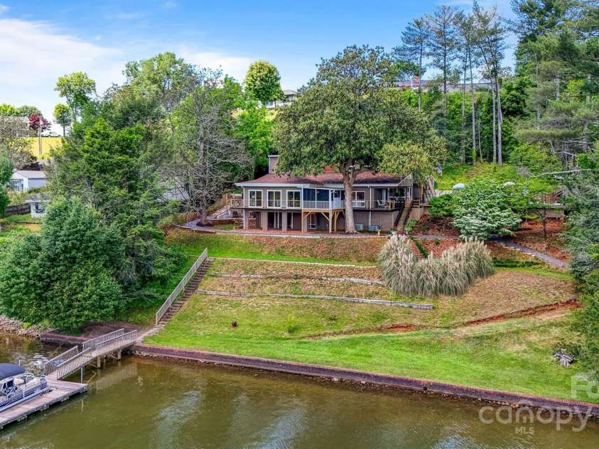 6664 Lake Shore Drive, Hickory, NC 28601.  MLS# CAR4256020, YatesRealty ID 26787. 