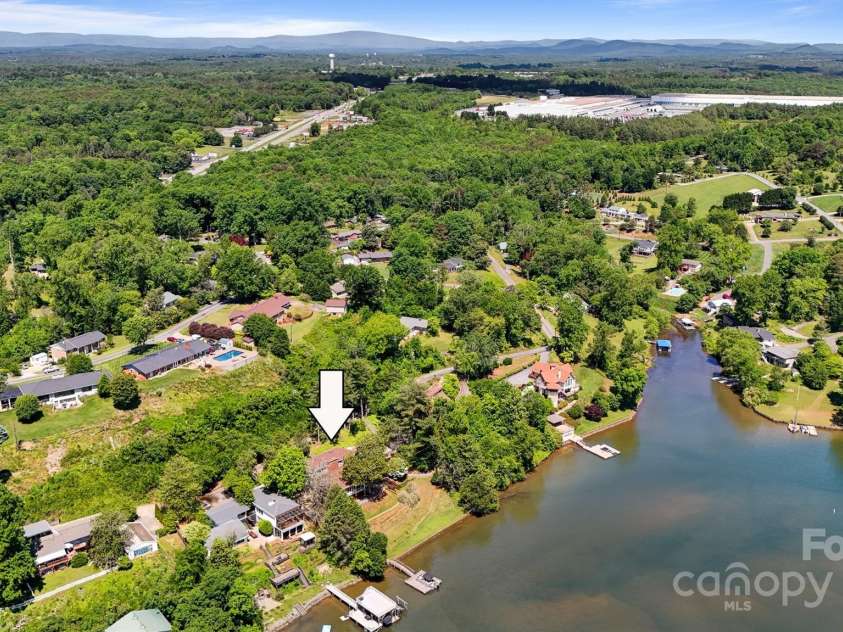 6664 Lake Shore Drive, Hickory, NC 28601.  MLS# CAR4256020, YatesRealty ID 26787. 