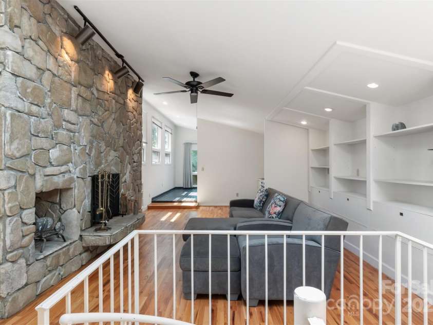 6664 Lake Shore Drive, Hickory, NC 28601.  MLS# CAR4256020, YatesRealty ID 26787. 