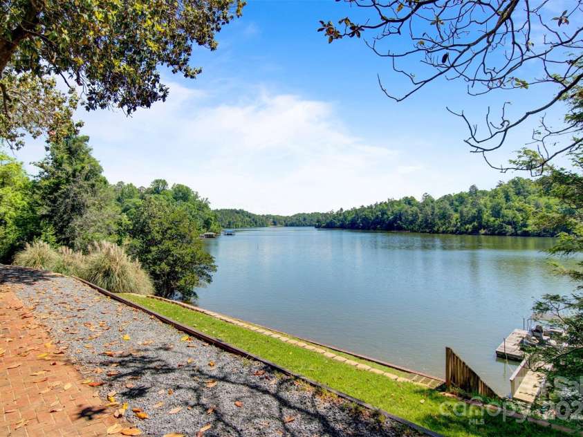 6664 Lake Shore Drive, Hickory, NC 28601.  MLS# CAR4256020, YatesRealty ID 26787. 