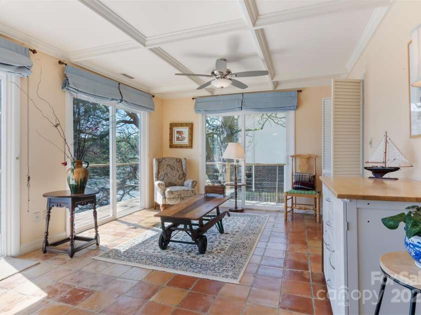 6664 Lake Shore Drive, Hickory, NC 28601.  MLS# CAR4256020, YatesRealty ID 26787. 