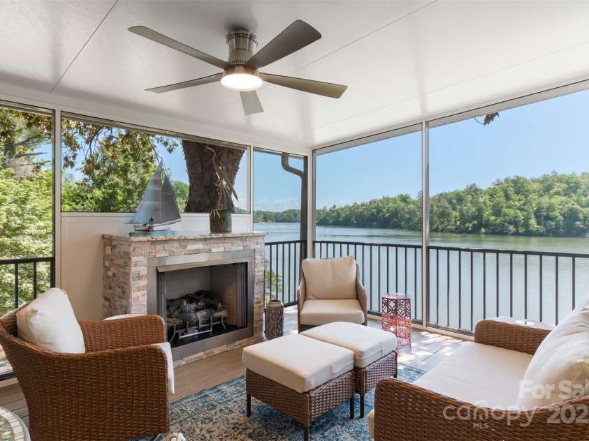 6664 Lake Shore Drive, Hickory, NC 28601.  MLS# CAR4256020, YatesRealty ID 26787. 