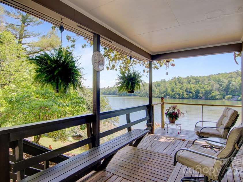 6664 Lake Shore Drive, Hickory, NC 28601.  MLS# CAR4256020, YatesRealty ID 26787. 