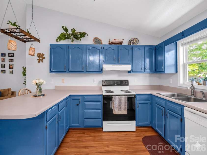 23 Peace Street, Asheville, NC 28806.  MLS# CAR4384330, YatesRealty ID 26788. 