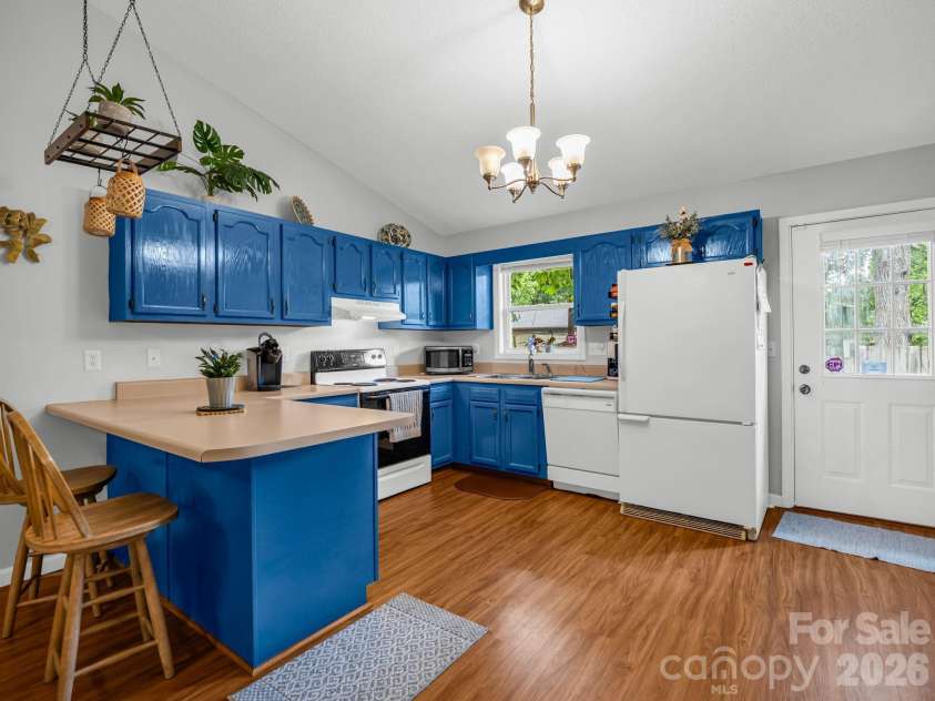 23 Peace Street, Asheville, NC 28806.  MLS# CAR4384330, YatesRealty ID 26788. 