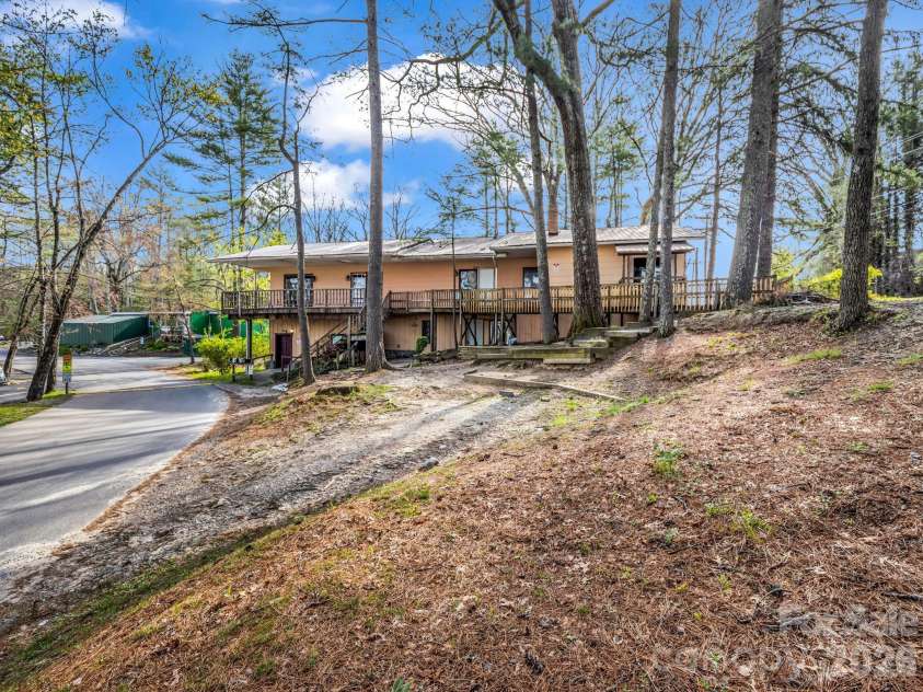 76 Adeles Way, Hendersonville, NC 28792.  MLS# CAR4368452, YatesRealty ID 26789. 