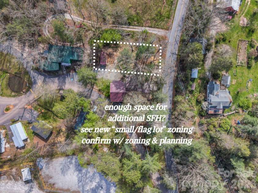 76 Adeles Way, Hendersonville, NC 28792.  MLS# CAR4368452, YatesRealty ID 26789. 
