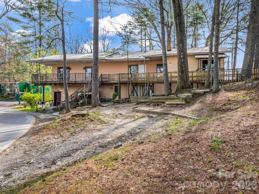76 Adeles Way, Hendersonville, NC 28792.  MLS# CAR4368452, YatesRealty ID 26789. 
