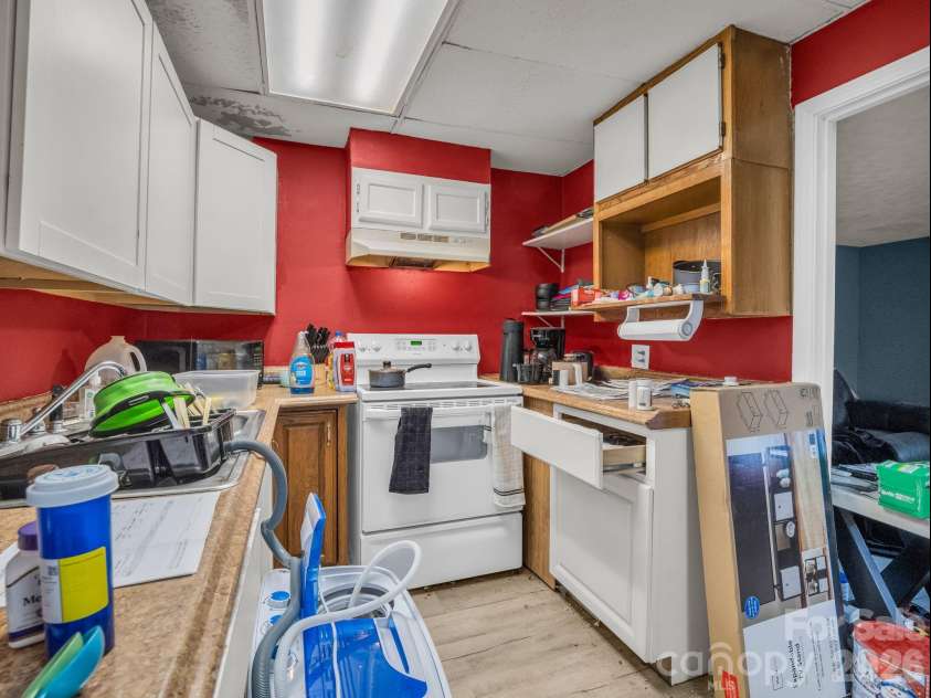 76 Adeles Way, Hendersonville, NC 28792.  MLS# CAR4368452, YatesRealty ID 26789. 
