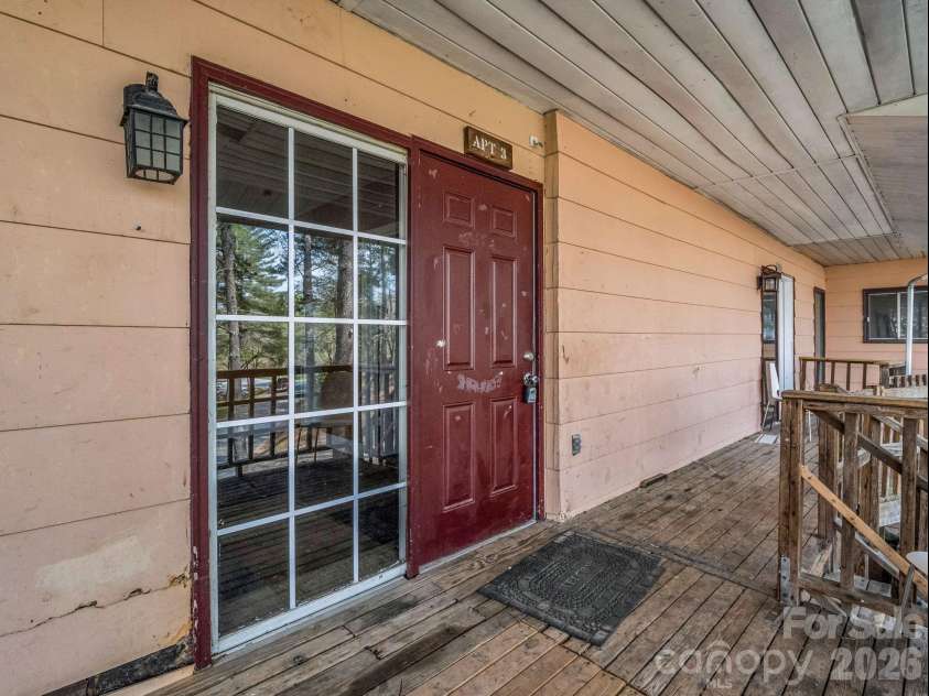 76 Adeles Way, Hendersonville, NC 28792.  MLS# CAR4368452, YatesRealty ID 26789. 