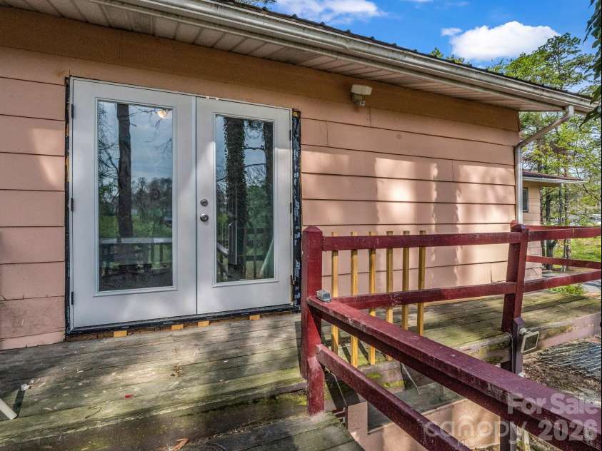 76 Adeles Way, Hendersonville, NC 28792.  MLS# CAR4368452, YatesRealty ID 26789. 