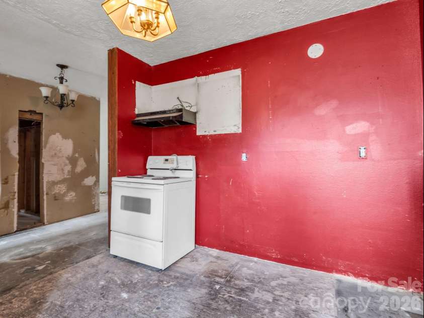 76 Adeles Way, Hendersonville, NC 28792.  MLS# CAR4368452, YatesRealty ID 26789. 