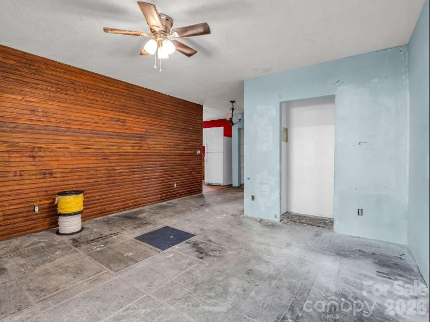 76 Adeles Way, Hendersonville, NC 28792.  MLS# CAR4368452, YatesRealty ID 26789. 