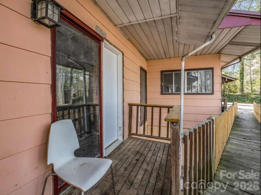 76 Adeles Way, Hendersonville, NC 28792.  MLS# CAR4368452, YatesRealty ID 26789. 