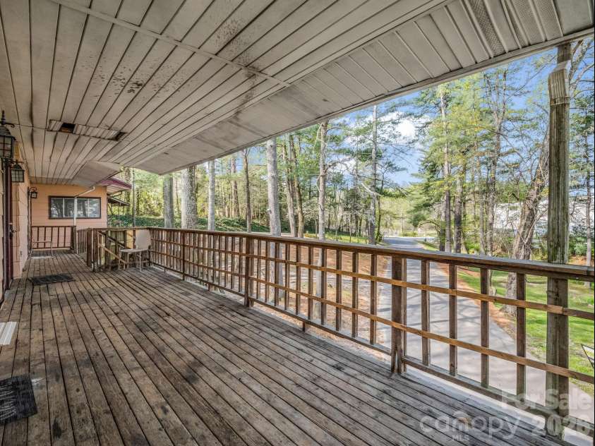 76 Adeles Way, Hendersonville, NC 28792.  MLS# CAR4368452, YatesRealty ID 26789. 