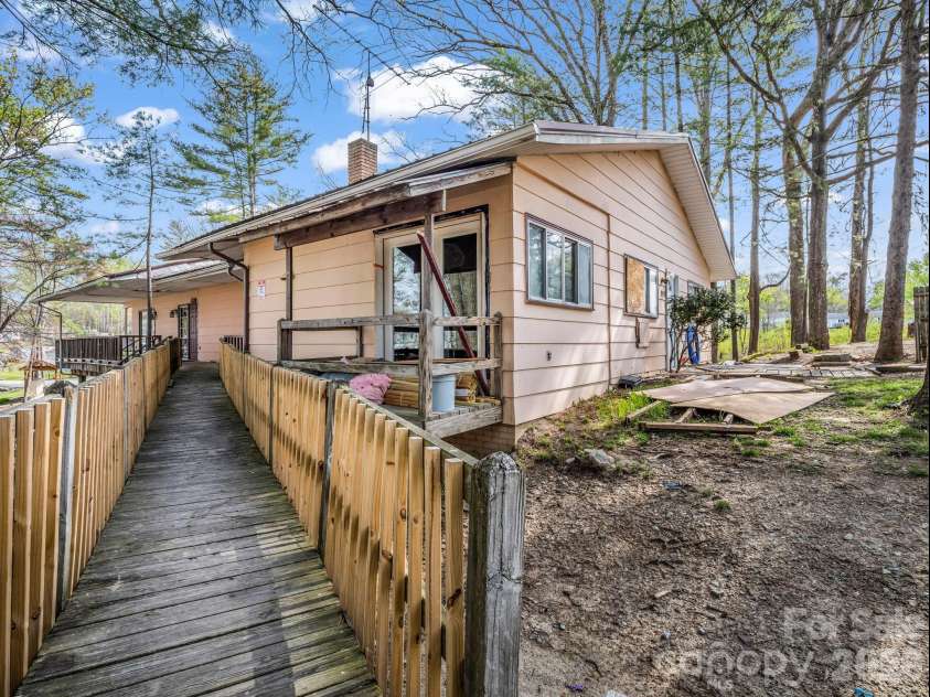 76 Adeles Way, Hendersonville, NC 28792.  MLS# CAR4368452, YatesRealty ID 26789. 