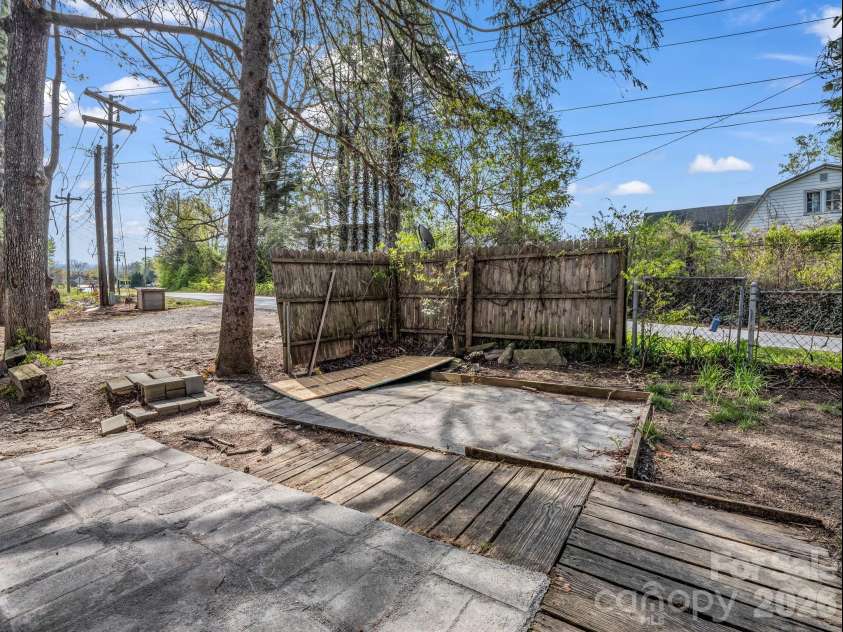 76 Adeles Way, Hendersonville, NC 28792.  MLS# CAR4368452, YatesRealty ID 26789. 