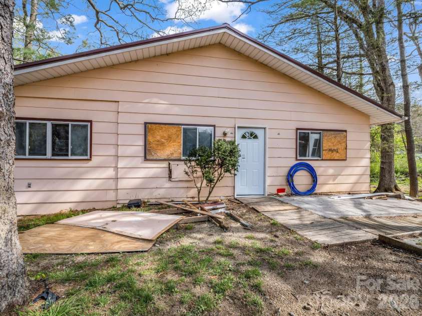 76 Adeles Way, Hendersonville, NC 28792.  MLS# CAR4368452, YatesRealty ID 26789. 