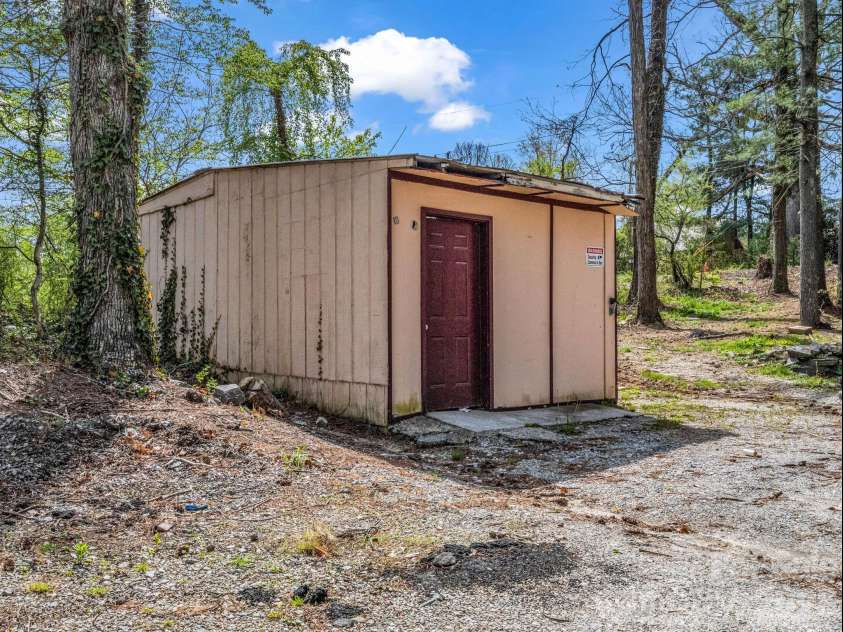 76 Adeles Way, Hendersonville, NC 28792.  MLS# CAR4368452, YatesRealty ID 26789. 