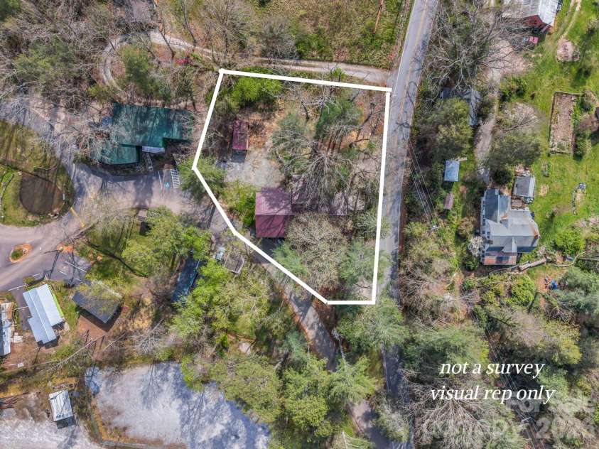76 Adeles Way, Hendersonville, NC 28792.  MLS# CAR4368452, YatesRealty ID 26789. 