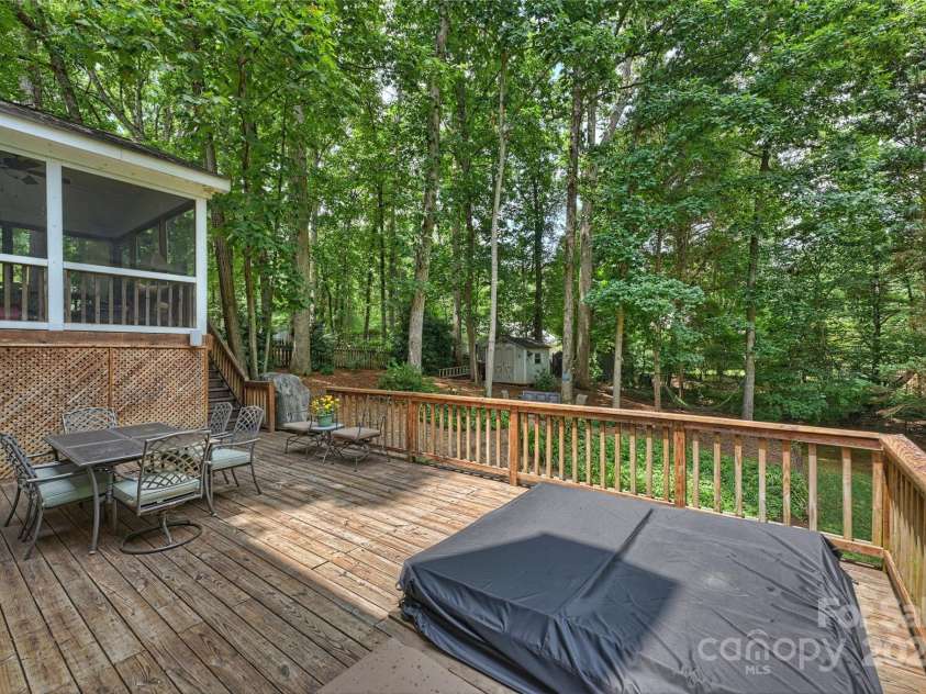 8917 New Oak Lane, Huntersville, NC 28078.  MLS# CAR4282861, YatesRealty ID 26789. 