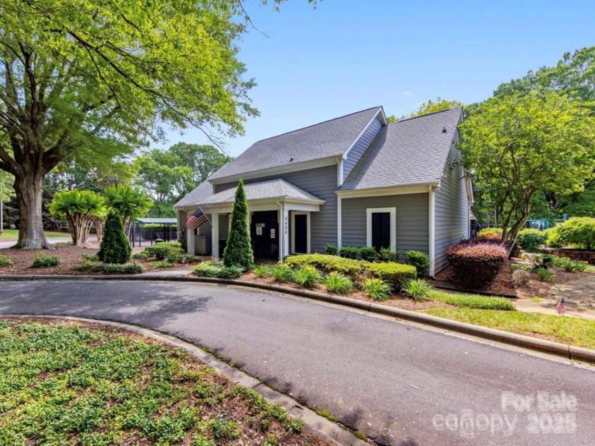 8917 New Oak Lane, Huntersville, NC 28078.  MLS# CAR4282861, YatesRealty ID 26789. 