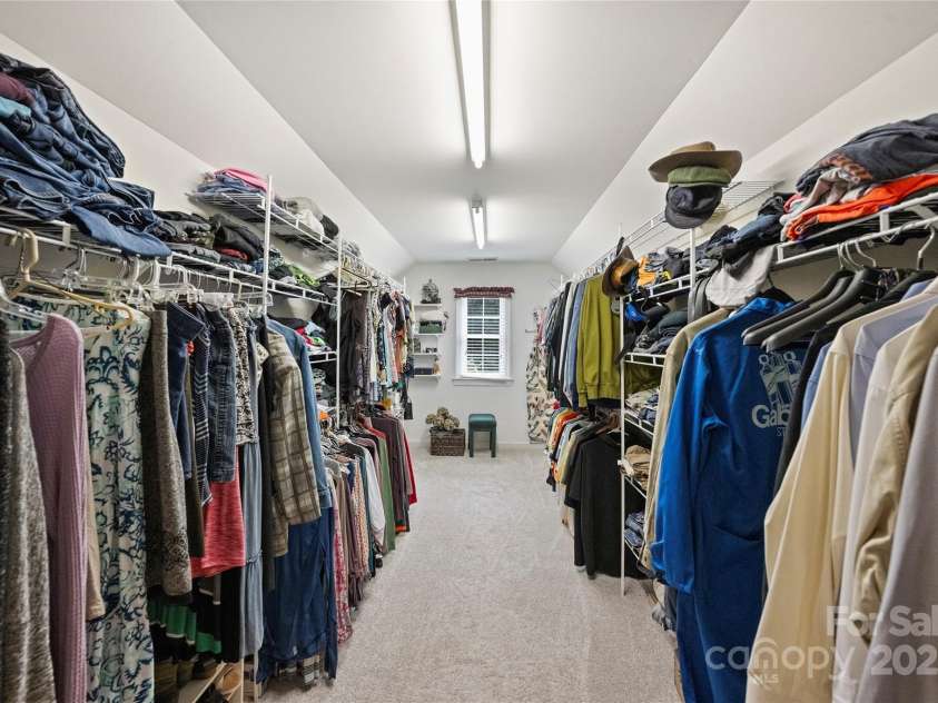 8917 New Oak Lane, Huntersville, NC 28078.  MLS# CAR4282861, YatesRealty ID 26789. Extra Large Walk-In Primary Closet