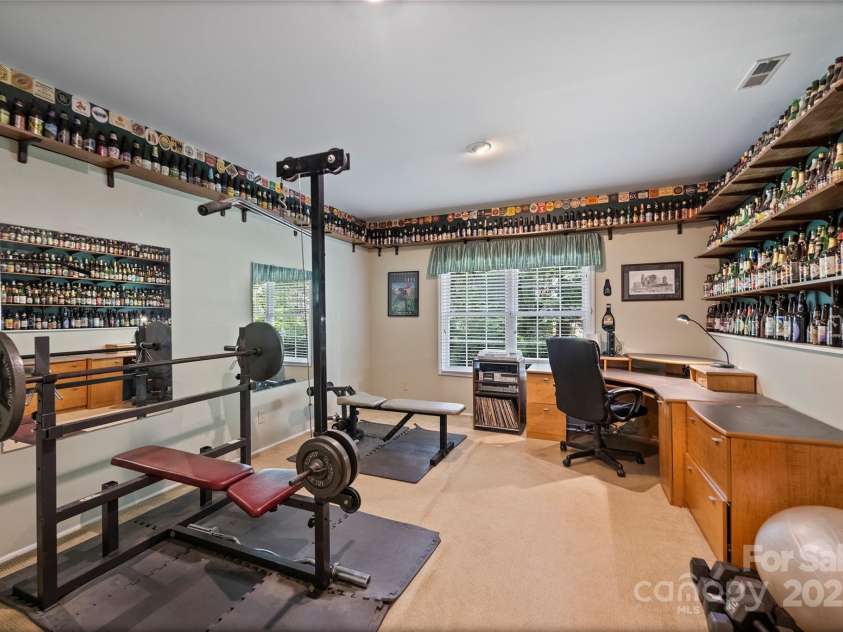 8917 New Oak Lane, Huntersville, NC 28078.  MLS# CAR4282861, YatesRealty ID 26789. Flex Room