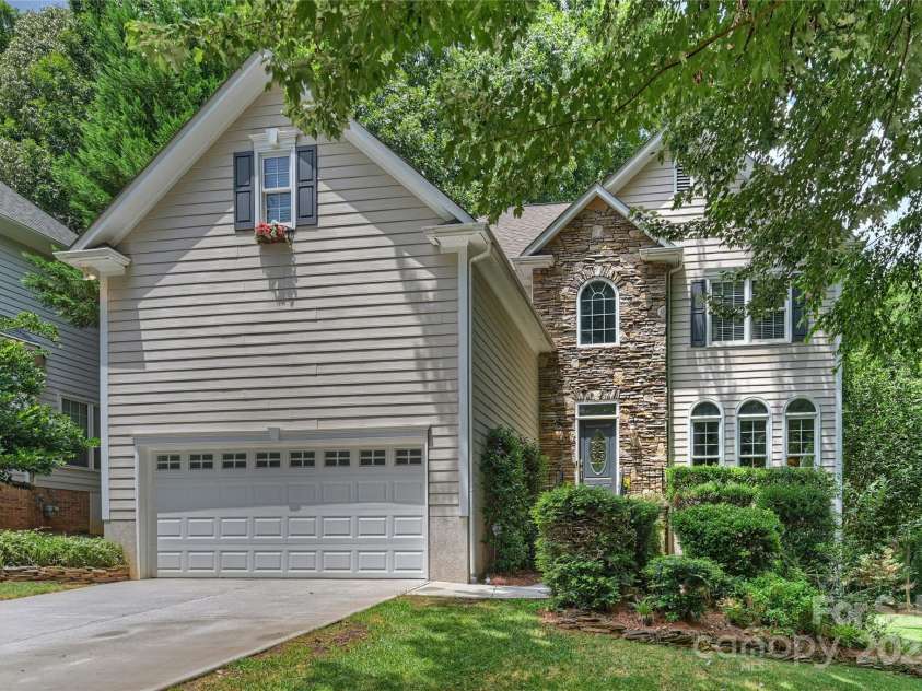 8917 New Oak Lane, Huntersville, NC 28078.  MLS# CAR4282861, YatesRealty ID 26789. Large Private Lot