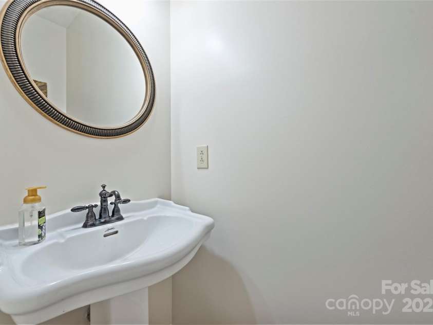 8917 New Oak Lane, Huntersville, NC 28078.  MLS# CAR4282861, YatesRealty ID 26789. Powder Room Main Floor