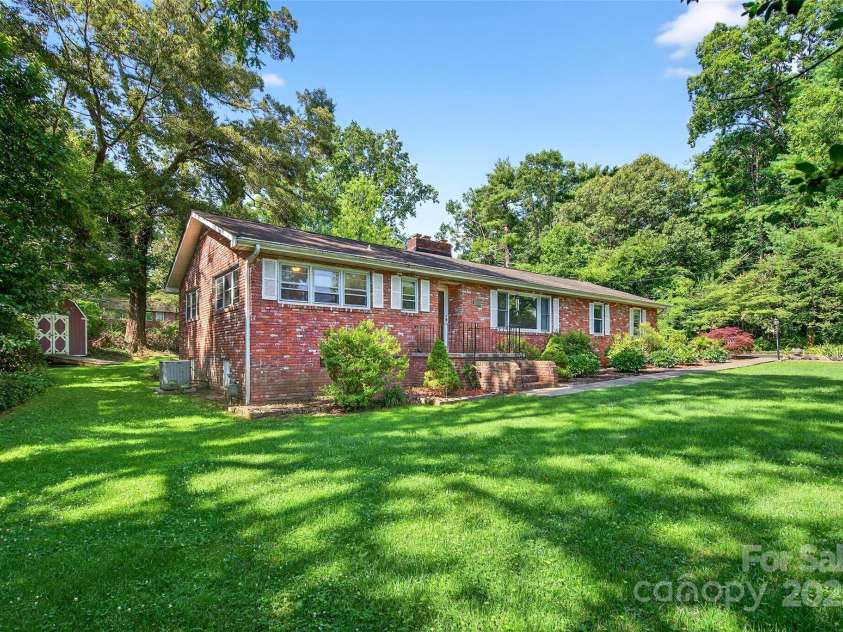 3135 Charlyne Drive, Hendersonville, NC 28792.  MLS# CAR4280457, YatesRealty ID 26791. 